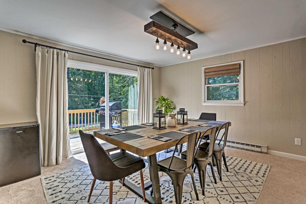Modern East Stroudsburg Home With Deck And Gas Grill! Exterior photo